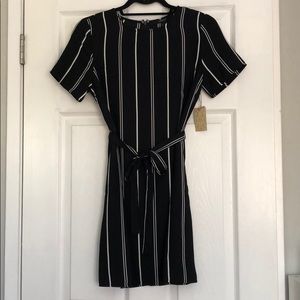 **LAST CHANCE**Black and white striped woven dress